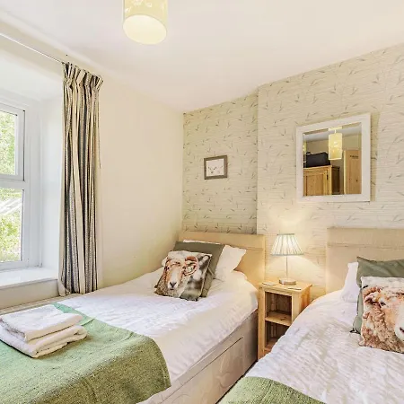 Highfield House - Uk40407 Hotel